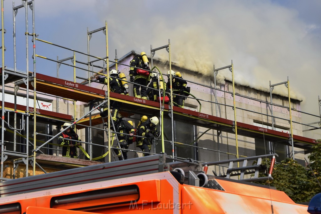 Dachstuhlbrand Koeln Poll Geislarerstr P094.JPG - Miklos Laubert